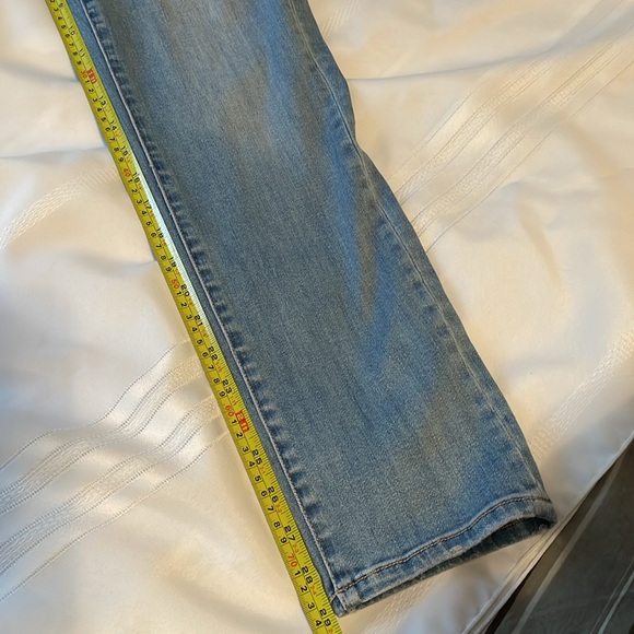 American Eagle mid rise skinny light wash & light distress 92% cotton Sz 10 R - Picture 6 of 7